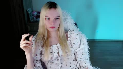 Snapshot of emily_nyaffe chatting on 7, 2, 2025 Lia online show from 7, 2, 2025