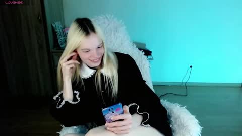 Snapshot of emily_nyaffe chatting on 9, 2, 2025 Lia online show from 9, 2, 2025