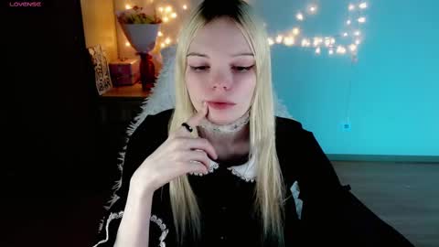 Snapshot of emily_nyaffe chatting on 24, 2, 2025 Lia online show from 24, 2, 2025