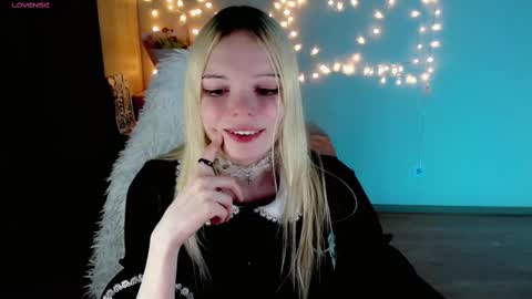 Snapshot of emily_nyaffe chatting on 25, 2, 2025 Lia online show from 25, 2, 2025