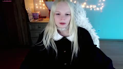 Snapshot of emily_nyaffe chatting on 27, 2, 2025 Lia online show from 27, 2, 2025