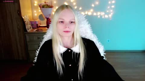 Snapshot of emily_nyaffe chatting on 1, 3, 2025 Lia online show from 1, 3, 2025