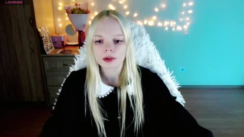 Snapshot of emily_nyaffe chatting on 1, 3, 2025 Lia online show from 1, 3, 2025