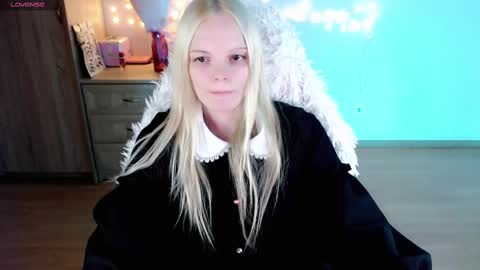 Snapshot of emily_nyaffe chatting on 3, 3, 2025 Lia online show from 3, 3, 2025