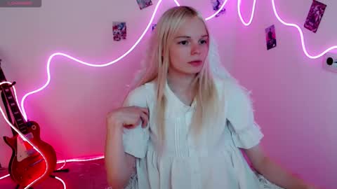 Snapshot of emily_nyaffe chatting on 9, 9, 2025 Lia online show from 9, 9, 2025