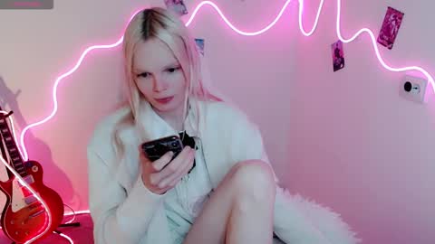 Snapshot of emily_nyaffe chatting on 23, 9, 2025 Lia online show from 23, 9, 2025