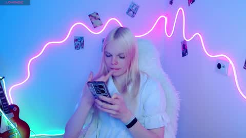 Snapshot of emily_nyaffe chatting on 19, 10, 2025 Lia online show from 19, 10, 2025