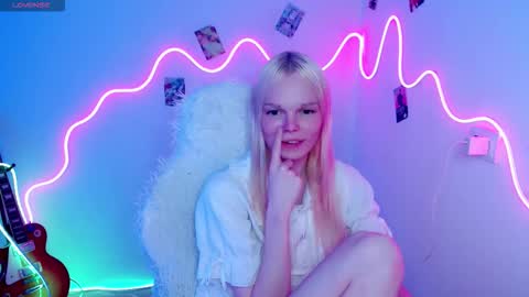 Snapshot of emily_nyaffe chatting on 20, 10, 2025 Lia online show from 20, 10, 2025