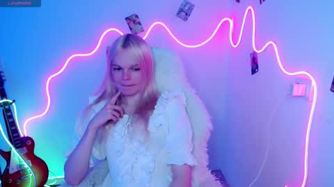 Snapshot of emily_nyaffe chatting on 27, 10, 2025 Lia online show from 27, 10, 2025