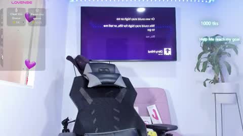 Snapshot of emily_palmeer chatting on 13, 10, 2025 emily_palmeer online show from 13, 10, 2025