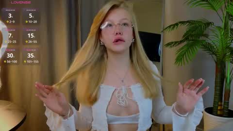 Snapshot of emily_shepard chatting on 23, 9, 2025 emily shepard online show from 23, 9, 2025