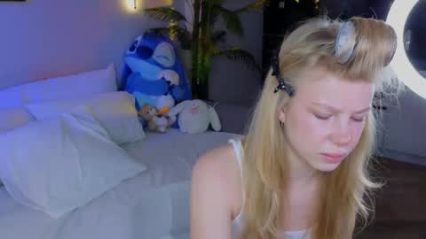 emily shepard online show from 7, 5, 2026