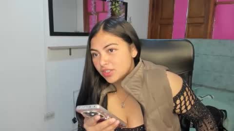 Emily Simt  online show from 28, 4, 2026