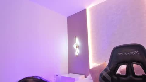 emily_tolson online show from 25, 2, 2026