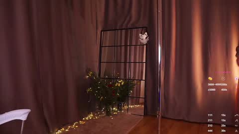 Snapshot of emily_w0w_ chatting on 1, 1, 2025 Lia online show from 1, 1, 2025