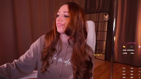 Snapshot of emily_w0w_ chatting on 7, 1, 2025 Lia online show from 7, 1, 2025