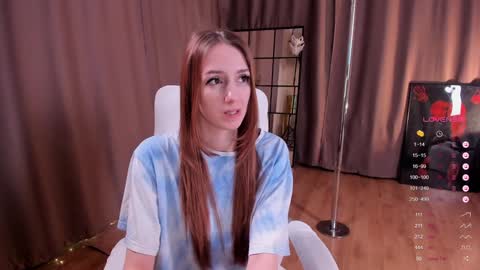 Snapshot of emily_w0w_ chatting on 5, 2, 2025 Lia online show from 5, 2, 2025