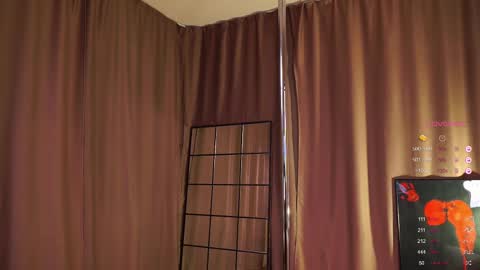 Snapshot of emily_w0w_ chatting on 24, 2, 2025 Lia online show from 24, 2, 2025