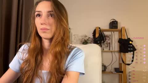 Snapshot of emily_w0w_ chatting on 19, 9, 2025 Lia online show from 19, 9, 2025