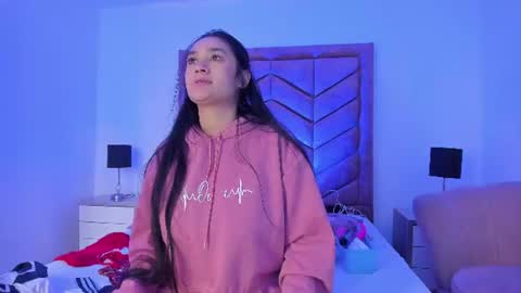Emilyyy online show from 19, 6, 2026