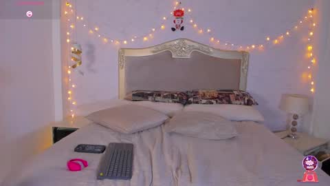 Snapshot of emilycastro_ chatting on 2, 12, 2024 Emily online show from 2, 12, 2024