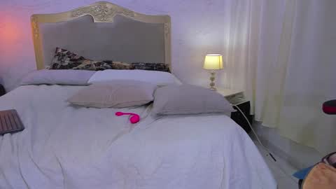 Snapshot of emilycastro_ chatting on 28, 12, 2024 Emily online show from 28, 12, 2024