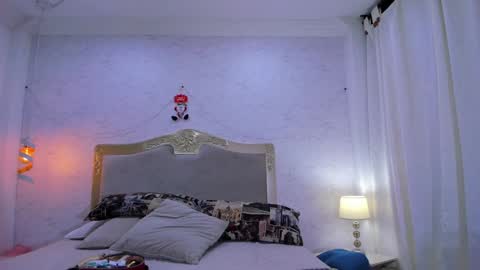 Snapshot of emilycastro_ chatting on 4, 1, 2025 Emily online show from 4, 1, 2025