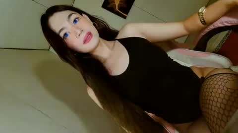 Snapshot of emilyfuckers chatting on 10, 10, 2025 ariane online show from 10, 10, 2025