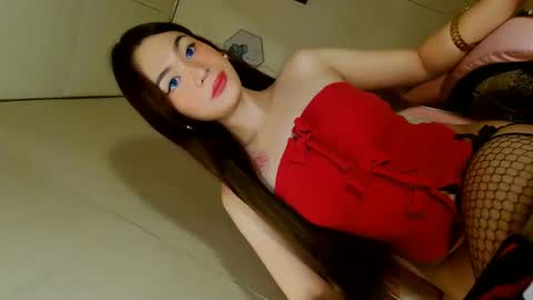 Snapshot of emilyfuckers chatting on 4, 11, 2025 ariane online show from 4, 11, 2025