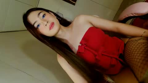 Snapshot of emilyfuckers chatting on 19, 12, 2025 ariane online show from 19, 12, 2025