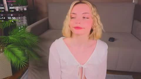 Snapshot of emilyhalden chatting on 14, 3, 2026 Emi online show from 14, 3, 2026