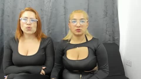 Snapshot of emilyriskhot chatting on 10, 2, 2025 emily  friends online show from 10, 2, 2025