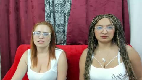 Snapshot of emilyriskhot chatting on 5, 3, 2025 emily  friends online show from 5, 3, 2025