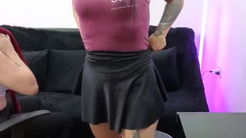 Snapshot of emilyriskhot chatting on 12, 9, 2025 emily  friends online show from 12, 9, 2025