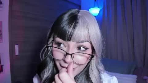 Snapshot of emilyrosss_ chatting on 12, 6, 2026 EMILY online show from 12, 6, 2026