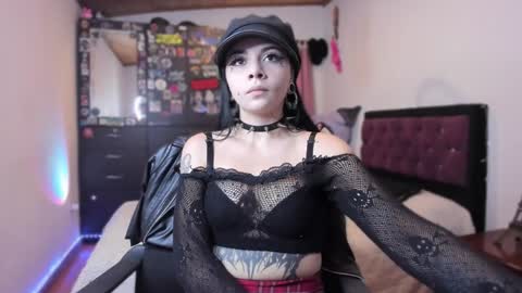 Snapshot of emilyrymer chatting on 3, 12, 2024  Emily Support me to have 100 likes plx online show from 3, 12, 2024