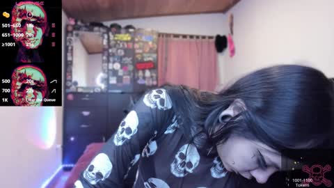 Snapshot of emilyrymer chatting on 18, 12, 2024  Emily Support me to have 100 likes plx online show from 18, 12, 2024