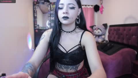 Snapshot of emilyrymer chatting on 23, 12, 2024  Emily Support me to have 100 likes plx online show from 23, 12, 2024