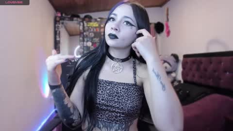 Snapshot of emilyrymer chatting on 30, 12, 2024  Emily Support me to have 100 likes plx online show from 30, 12, 2024