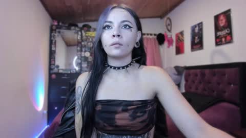 Snapshot of emilyrymer chatting on 28, 1, 2025  Emily Support me to have 100 likes plx online show from 28, 1, 2025