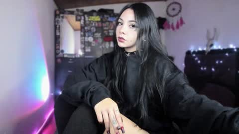 Snapshot of emilyrymer chatting on 28, 1, 2025  Emily Support me to have 100 likes plx online show from 28, 1, 2025