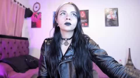 Snapshot of emilyrymer chatting on 18, 2, 2025  Emily Support me to have 100 likes plx online show from 18, 2, 2025