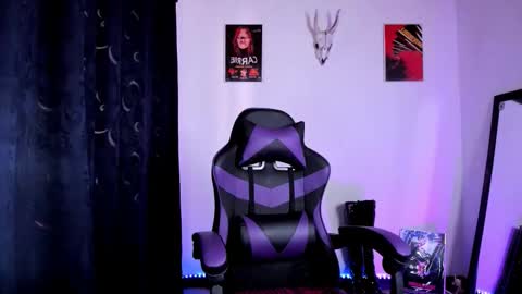 Snapshot of emilyrymer chatting on 30, 9, 2025  Emily Support me to have 100 likes plx online show from 30, 9, 2025