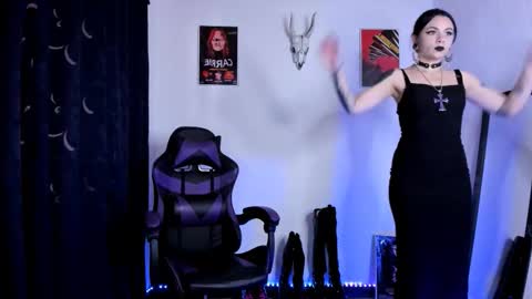 Snapshot of emilyrymer chatting on 18, 10, 2025  Emily Support me to have 100 likes plx online show from 18, 10, 2025