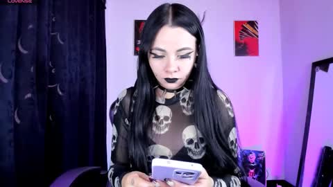 Snapshot of emilyrymer chatting on 29, 10, 2025  Emily Support me to have 100 likes plx online show from 29, 10, 2025