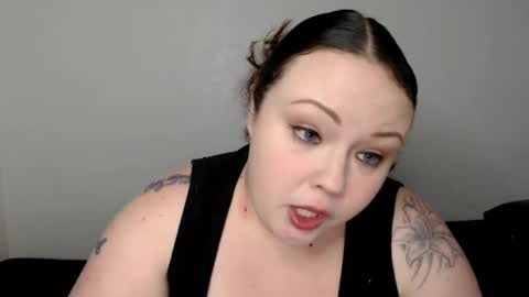 Snapshot of emilysgotissues chatting on 22, 12, 2024 Emily Bankz online show from 22, 12, 2024