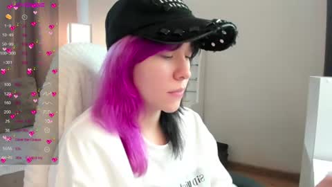 Snapshot of emilytrase chatting on 30, 6, 2026 Betty online show from 30, 6, 2026