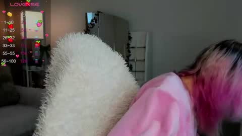 Snapshot of emilytrase chatting on 12, 7, 2026 Betty online show from 12, 7, 2026