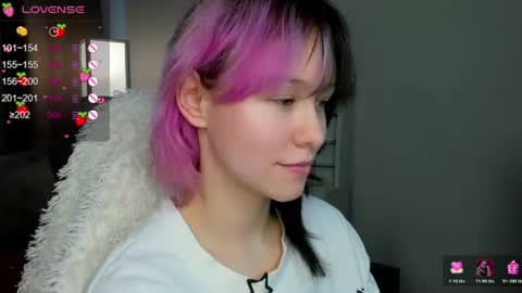 Snapshot of emilytrase chatting on 17, 7, 2026 Betty online show from 17, 7, 2026