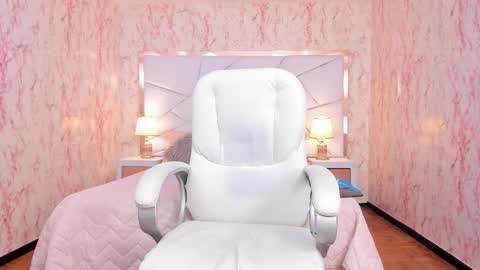 Emily  2200 - 600GMT-5 online show from 5, 10, 2025